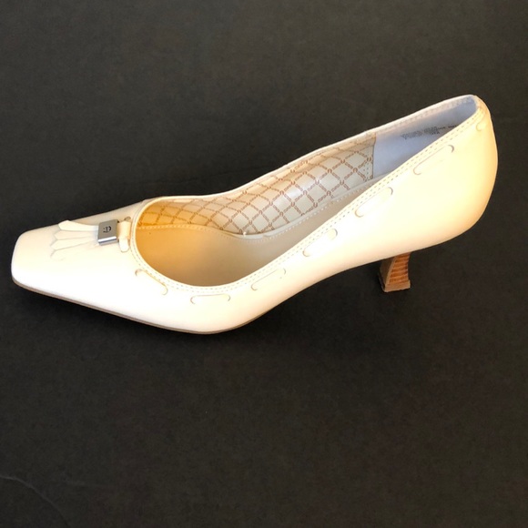 Etienne Aigner E-ORAH Tassel Pumps Cream SZ 9M - Picture 6 of 6
